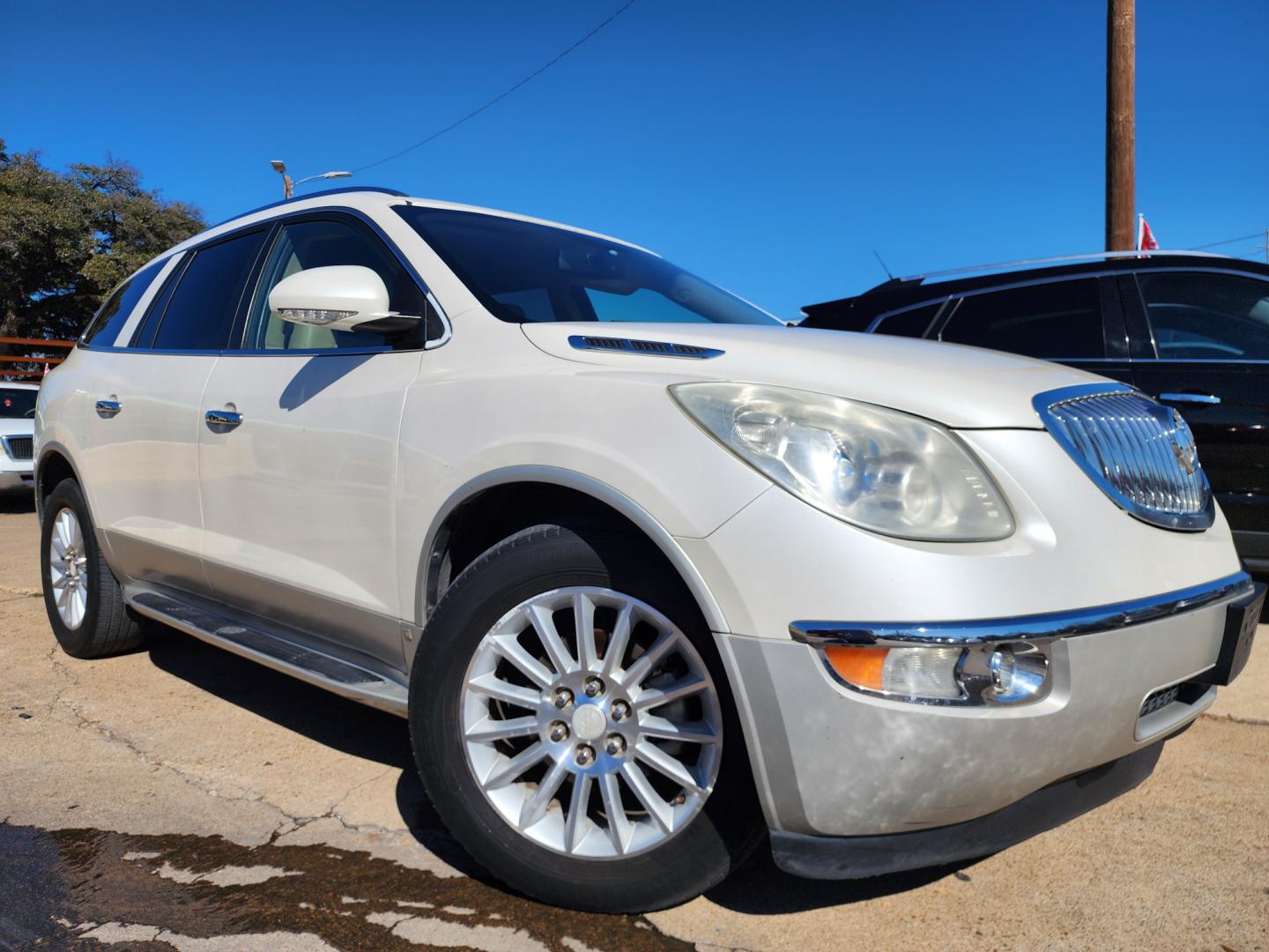 2011 DIAMOND WHITE Buick Enclave CXL-1 (5GAKRBED9BJ) with an 3.6L V6 DOHC 24V engine, 6-Speed Automatic Overdrive transmission, located at 2660 S.Garland Avenue, Garland, TX, 75041, (469) 298-3118, 32.885551, -96.655602 - CASH$$$$$ SPORT UTILITY!! This is a Loaded 2011 BUICK ENCLAVE CXL-1 SUV! REAR DVD! BACK UP CAMERA! HEATED/LEATHER SEATS! BLUETOOTH! SUPER CLEAN! MUST SEE! Come in for a test drive today. We are open from 10am-7pm Monday-Saturday. Call us with any questions at 469-202-7468, or email us DallasA - Photo#0